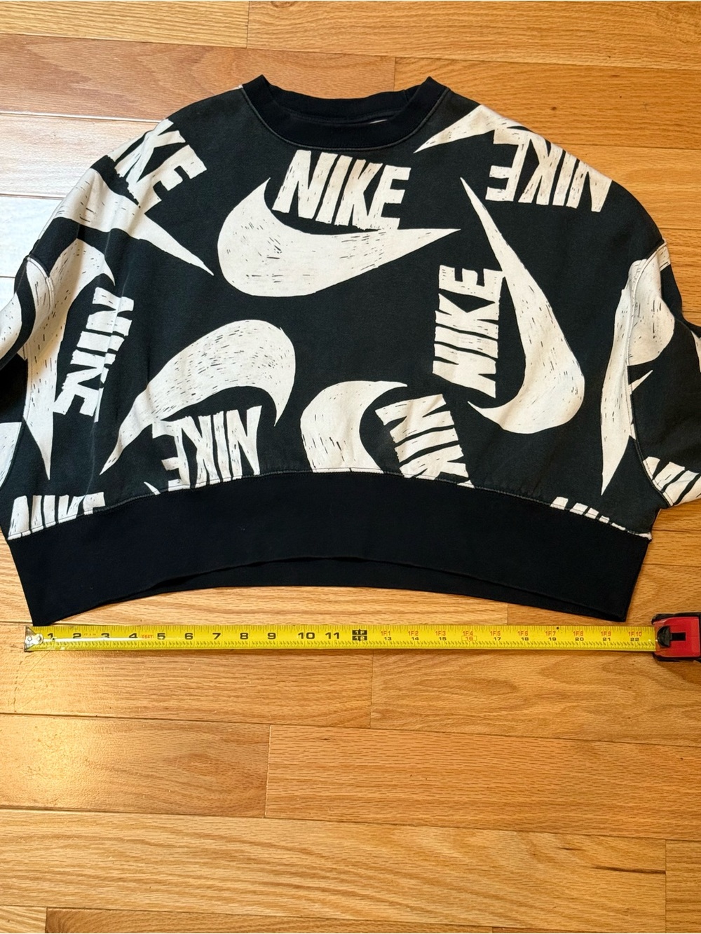 Nike Sportswear Crew oversized cropped sweatshirt - small / black & white - Picture 6 of 9